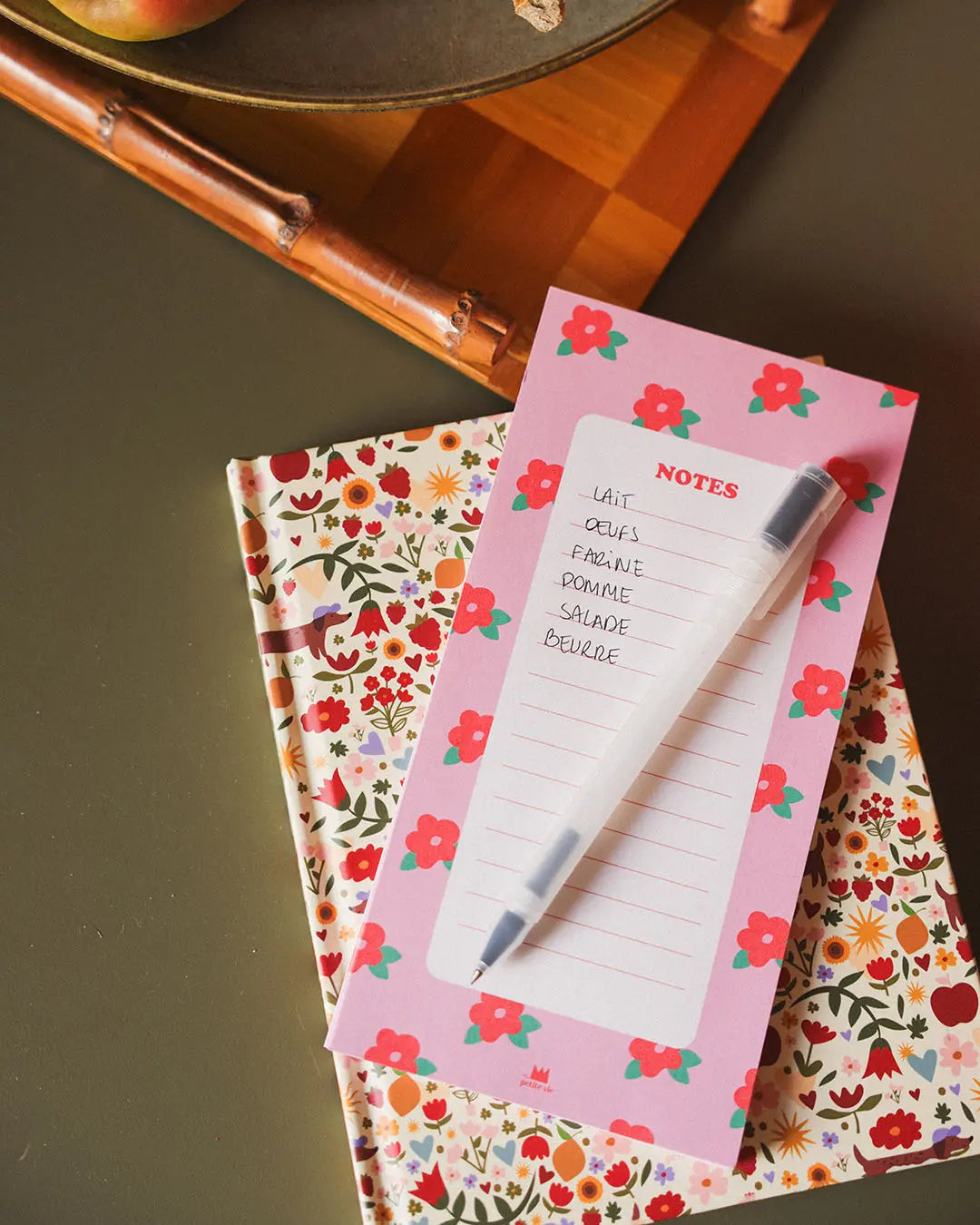Bloc-notes à la maison : 7 façons concrètes de s'organiser (sans appli, sans stress)