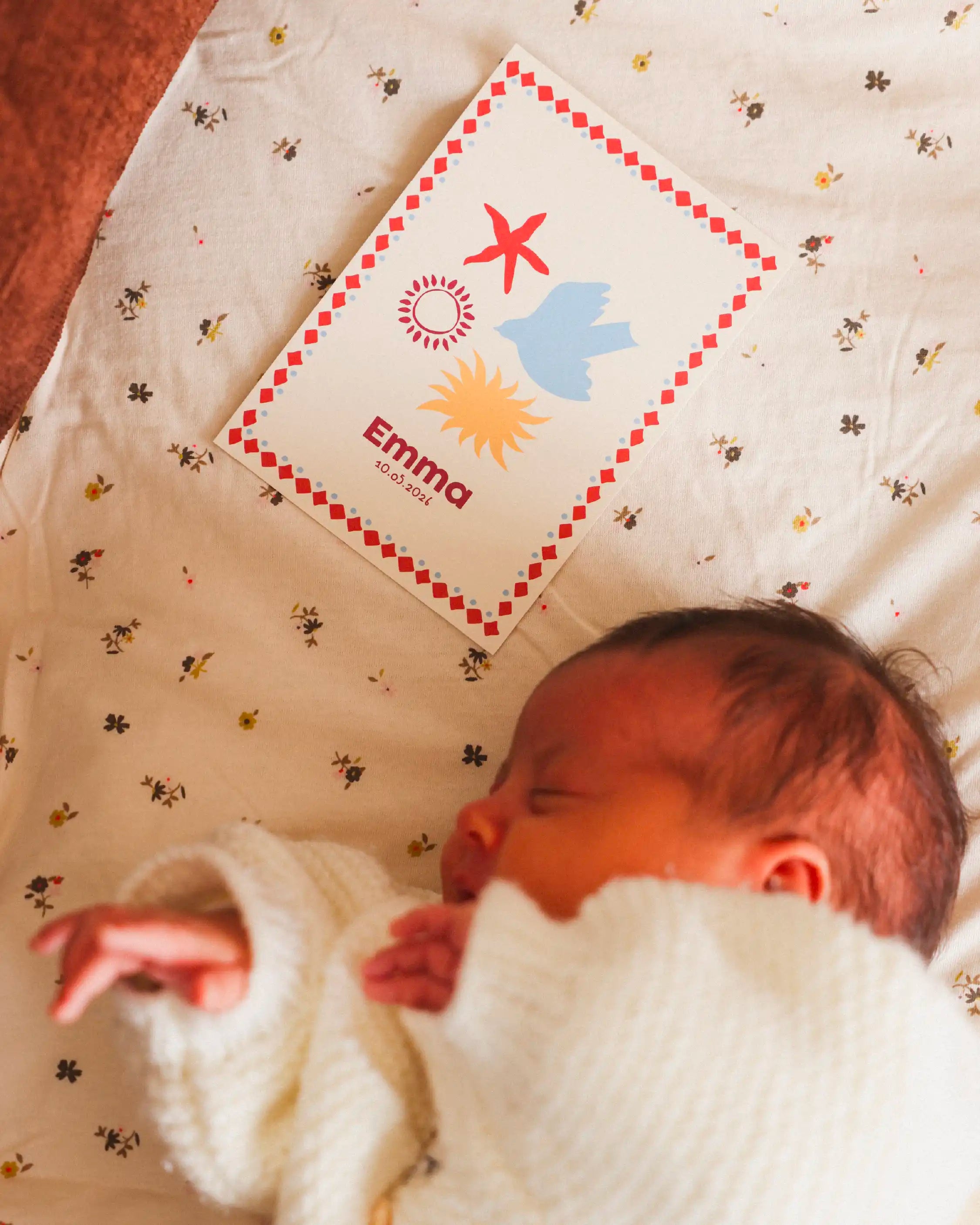 Faire-part naissance fille : les 4 tendances esthétiques qui font craquer en 2026