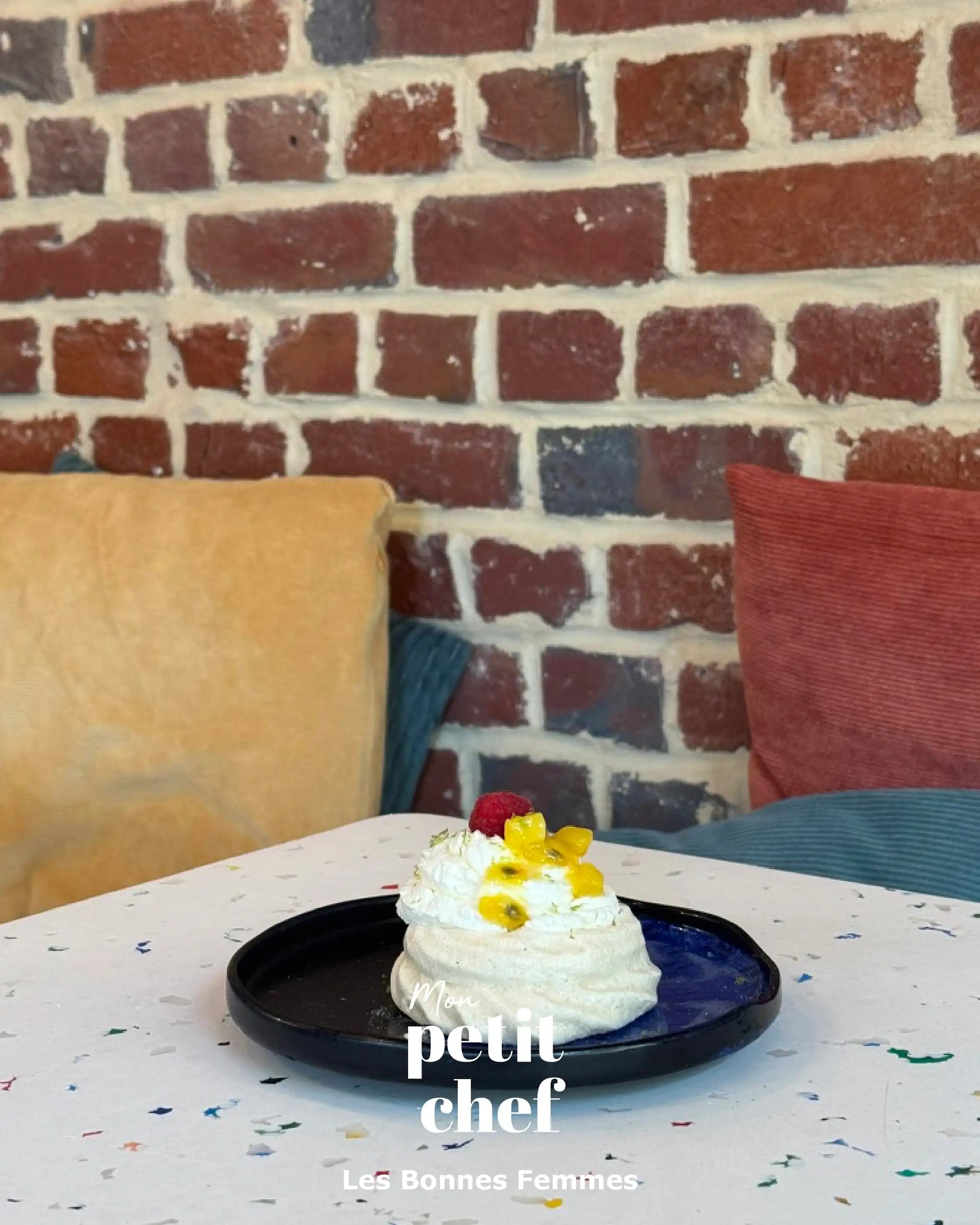 La Pavlova réalisé chez les bonnes femmes à Croix par nos petits chefs, avec des fruits frais