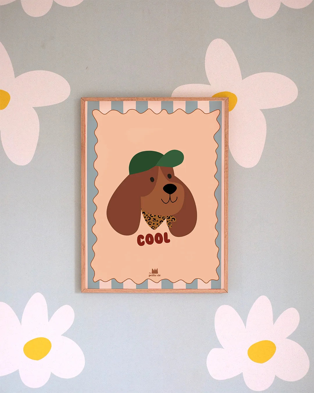 Avec l'affiche prénom "Cool Chien", le chien le plus cool s'invite dans sa chambre.