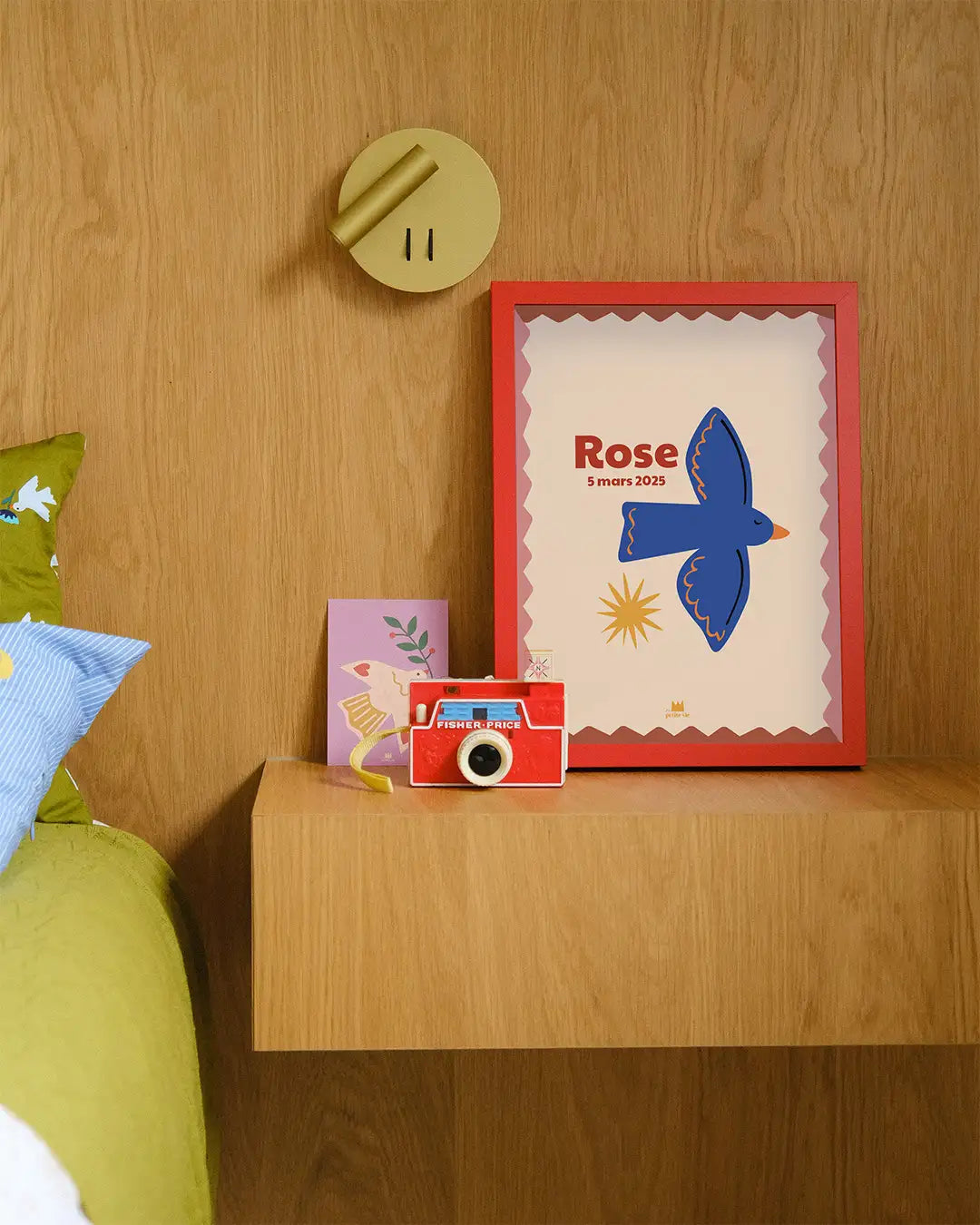 Affiche prénom Douce Nuit : un oiseau bleu sur fond beige pour décorer la chambre de son bébé