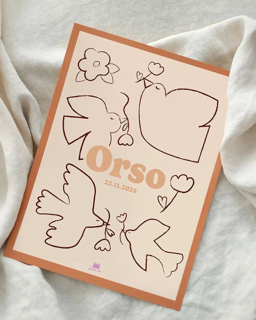 Affiche prénom fond beige avec des oiseaux à personnaliser pour son bébé.