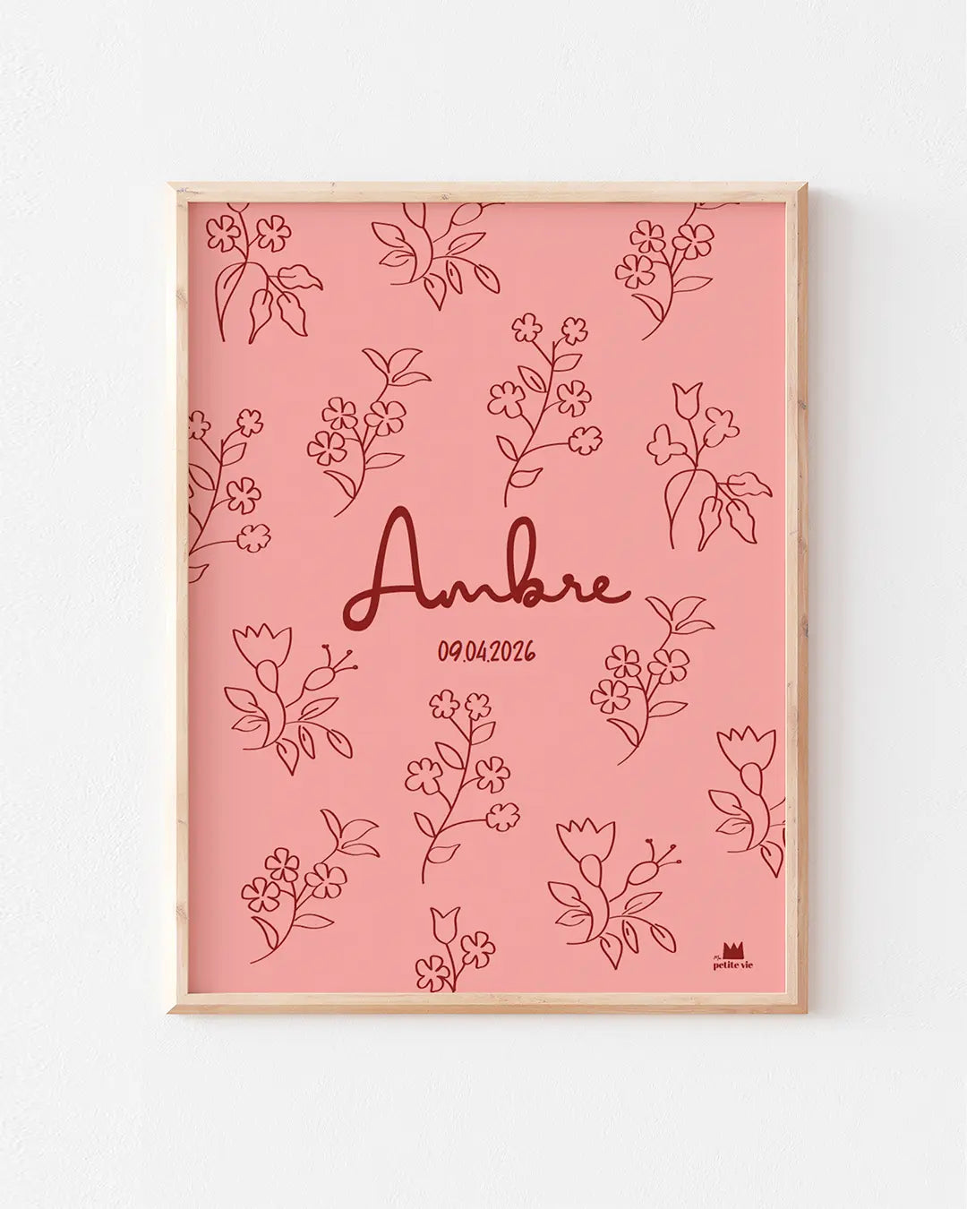 Affiche naissance à personnaliser sur fond rose avec des fleurs roses pour bébé.