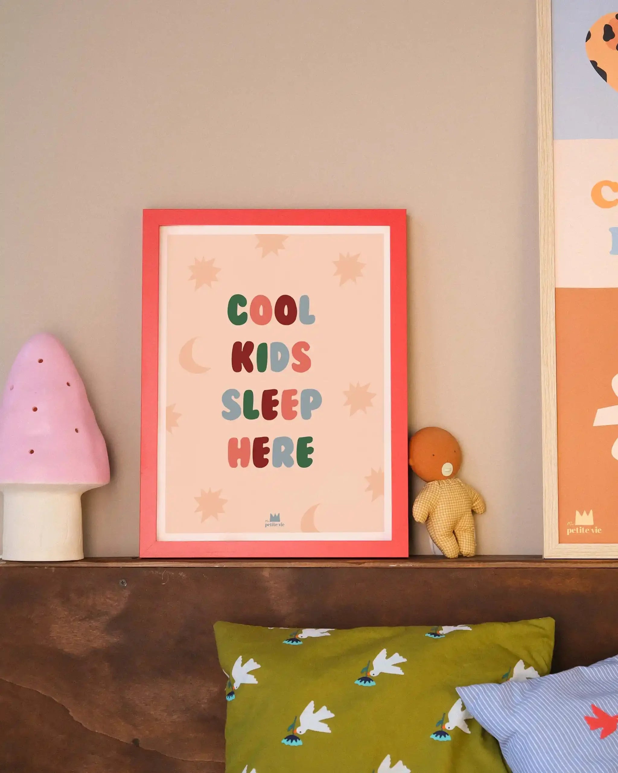 Illustration décorative pour enfant, affiche fun et colorée idéale pour personnaliser une chambre et créer une atmosphère joyeuse.