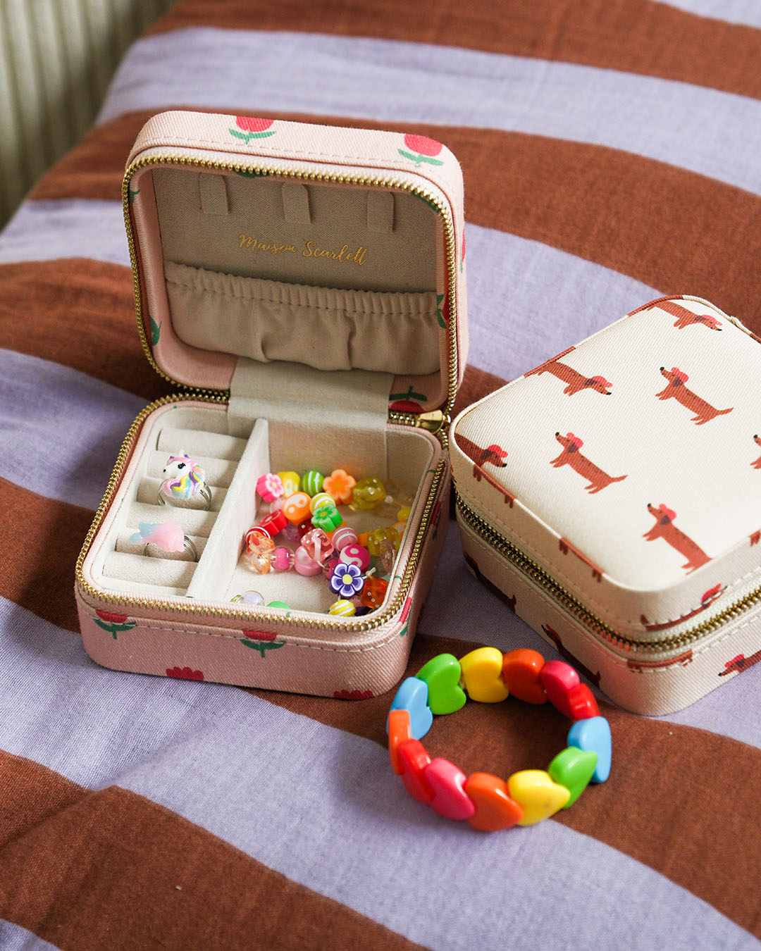 boite à bijoux pour enfants avec illustration de petits teckels.