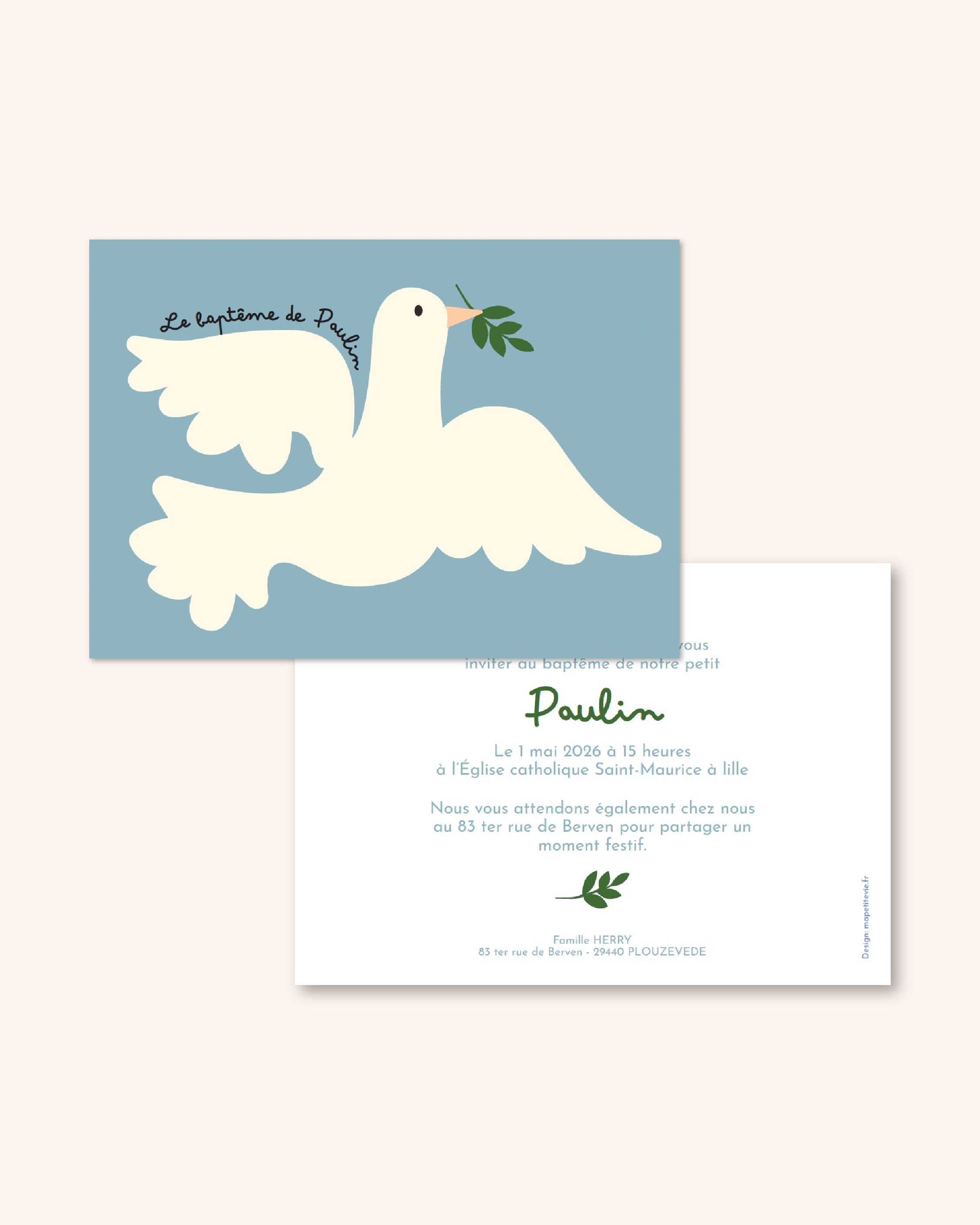 Faire-part de baptême pour enfant avec une colombe illustrée sur fond bleu pastel