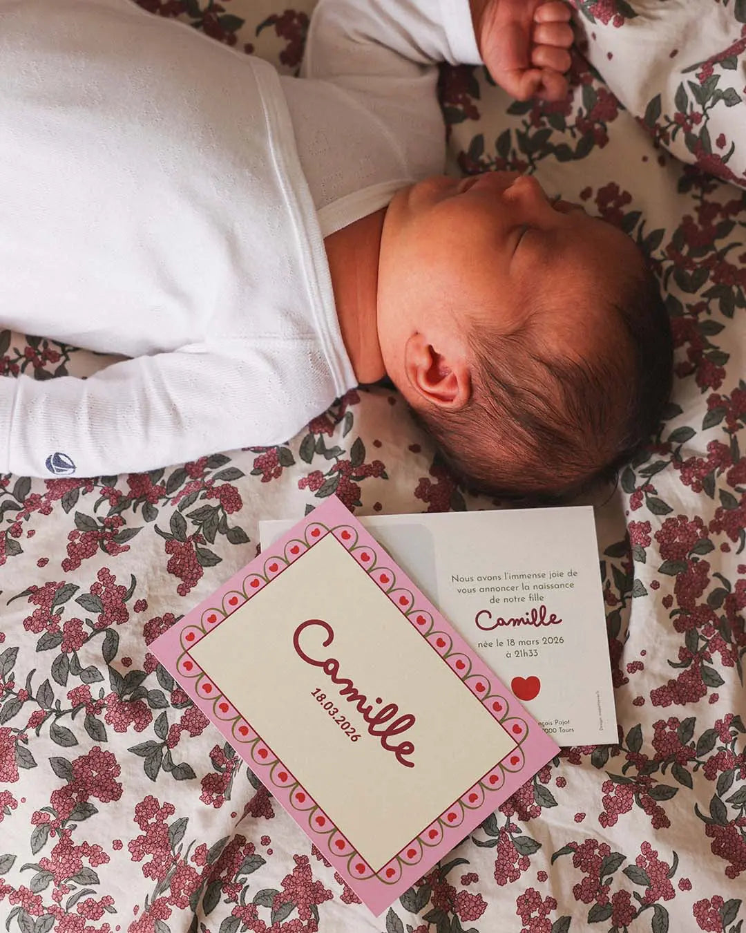 faire-part de naissance avec des illustrations coeurs