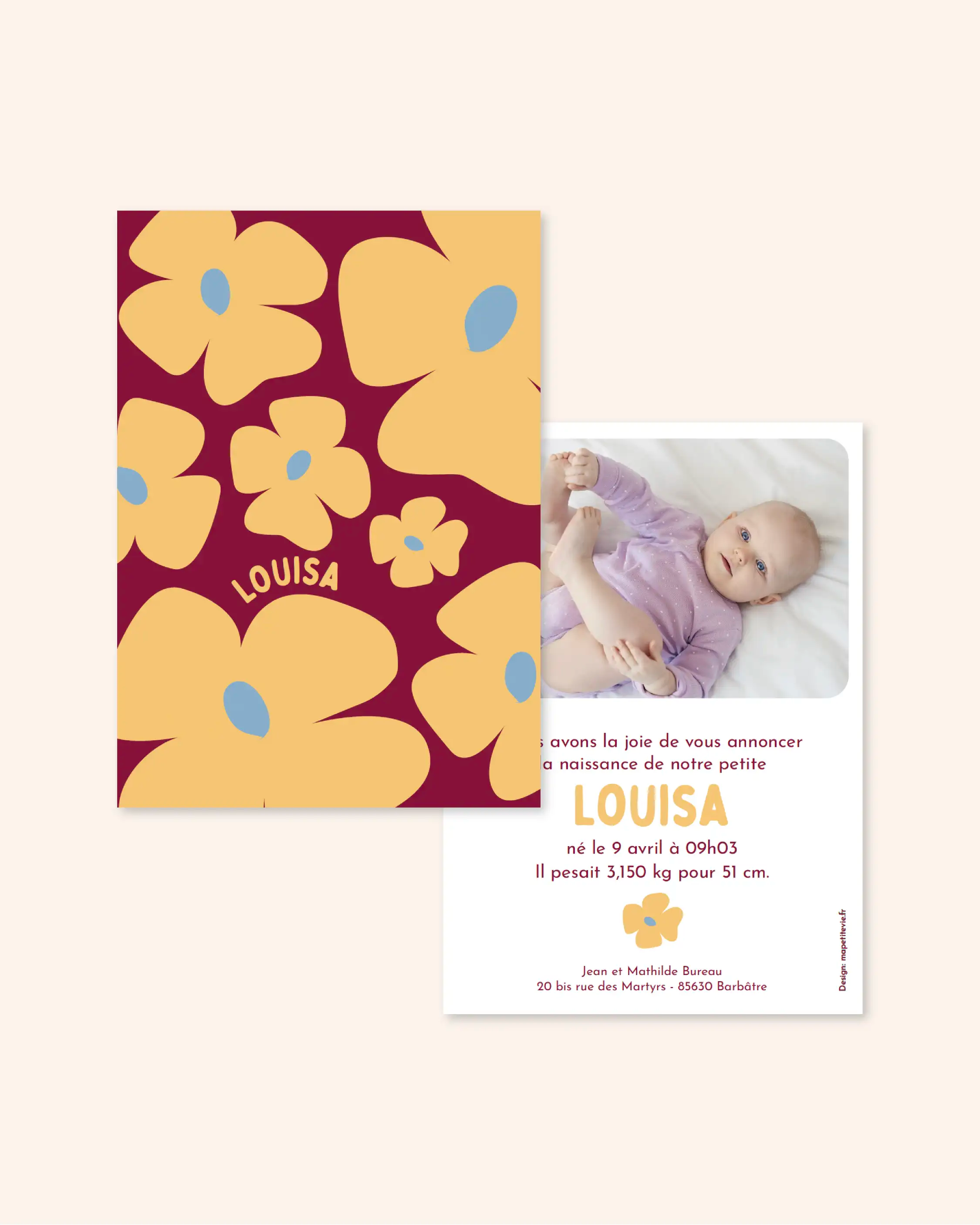 Faire part de naissance pour bébé fille avec de grosses fleurs jaunes sur un fond marron