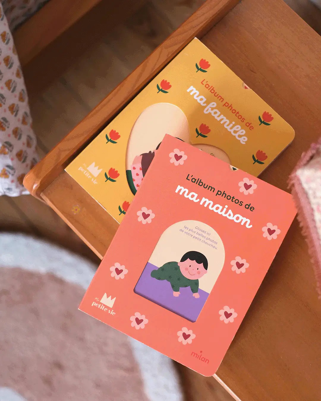 Livre tout-carton bébé facile à manipuler sur le thème de la maison.