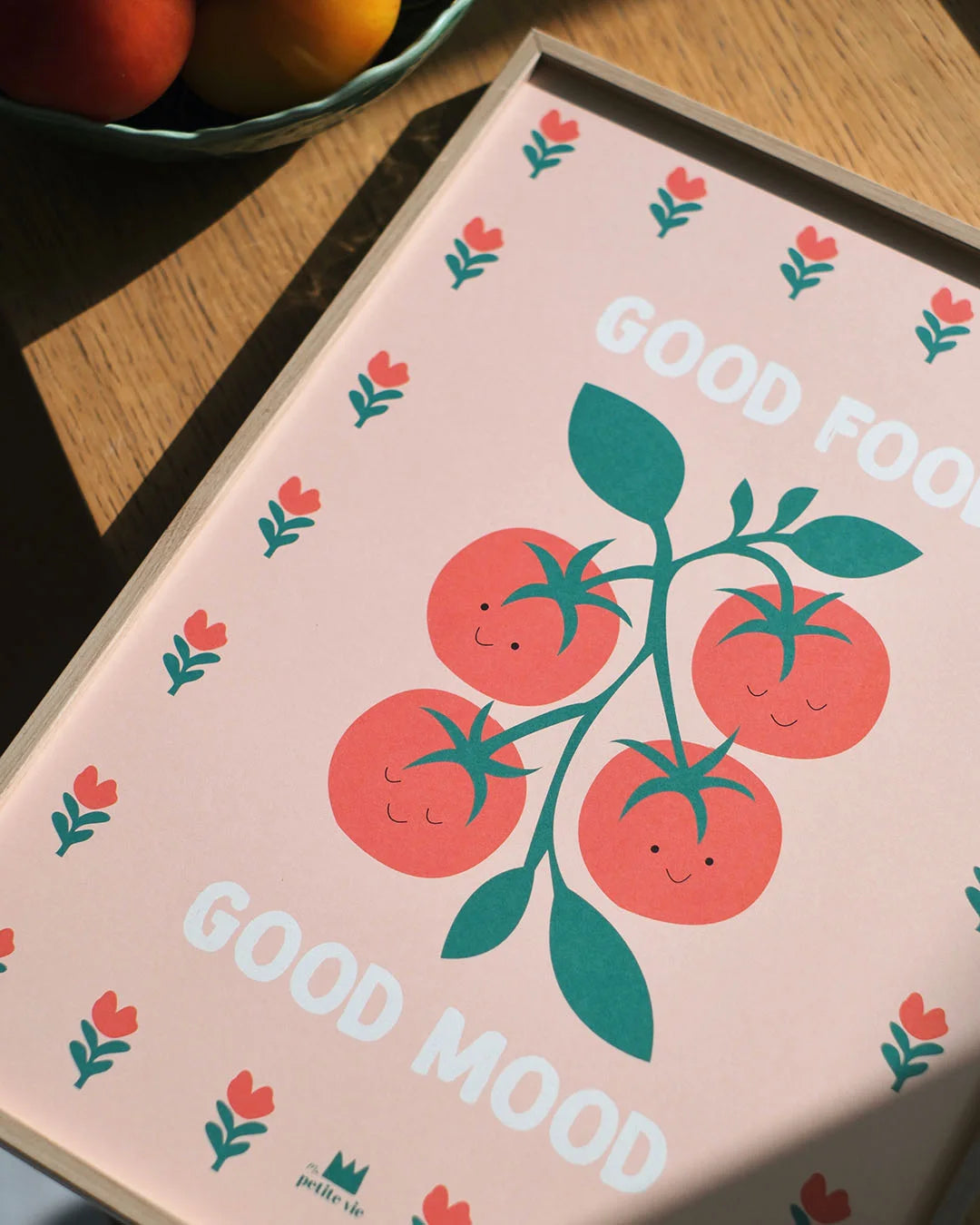 Affiche murale Good Food, illustration ludique avec grappe de tomates souriantes pour décoration colorée de cuisine ou salle à manger.