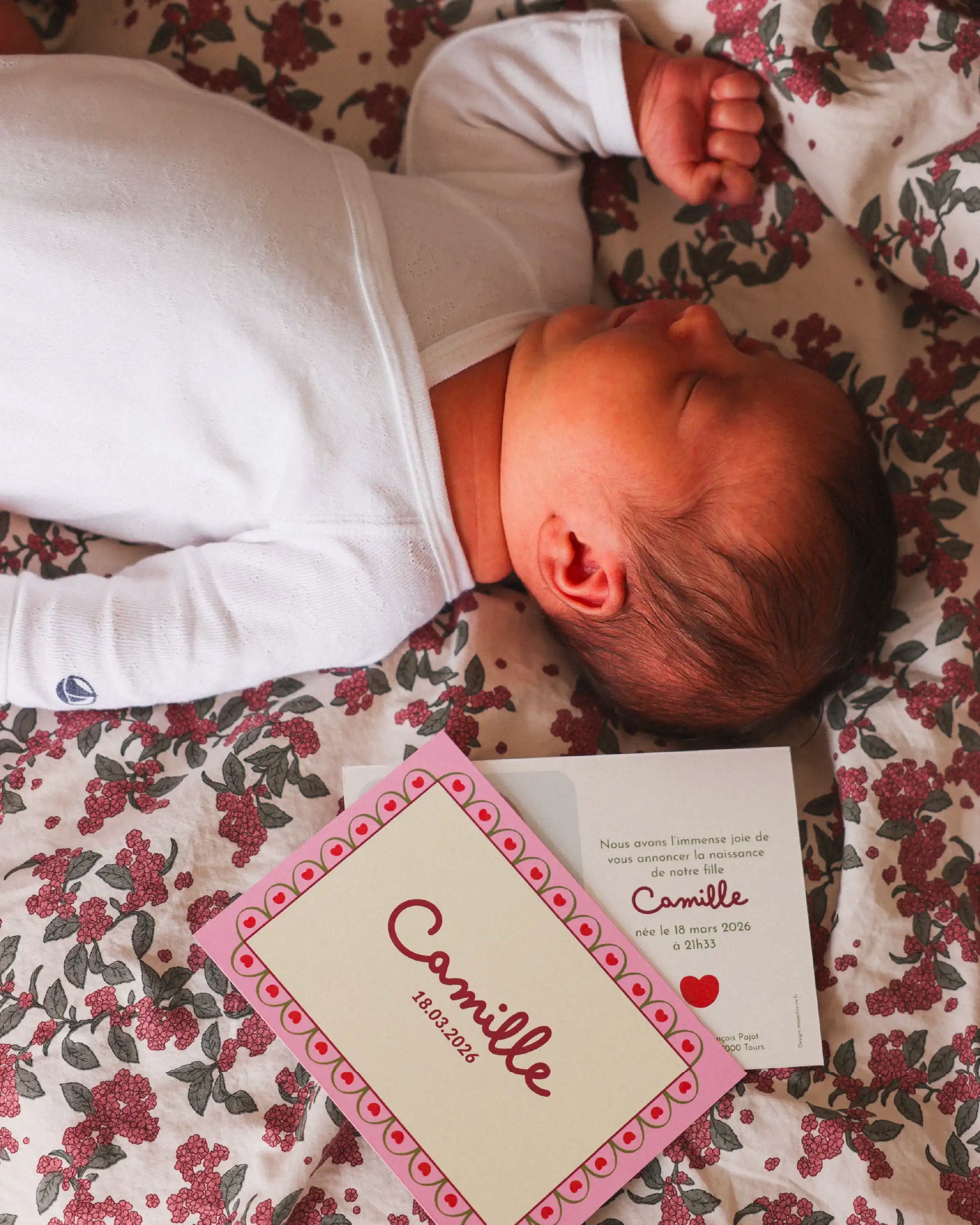 Faire-part de naissance fille : le guide complet pour choisir le modèle qui vous ressemble vraiment