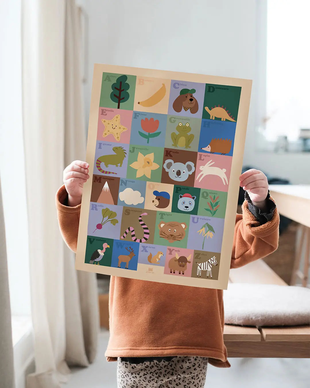 Affiche Abécédaire pour les enfants, idéale pour apprendre son alphabet et décorer sa chambre ou sa salle de jeux grâce aux couleurs peps