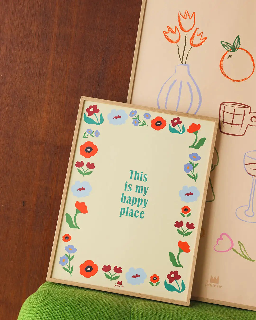 Affiche Happy Place avec des petites fleurs pour les maisons colorées 