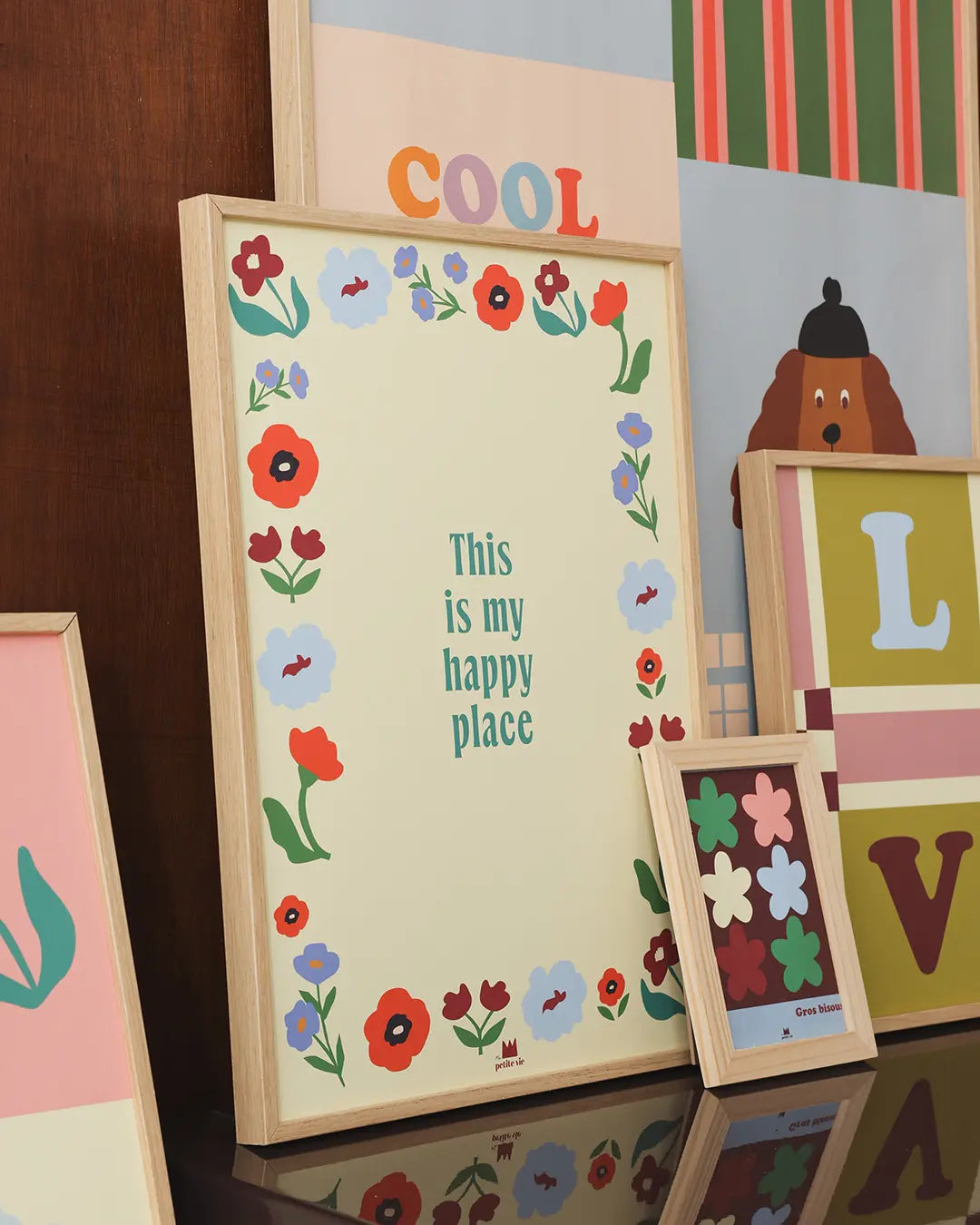 Affiche petites fleurs illustrées pour les maisons colorées et les intérieurs modernes