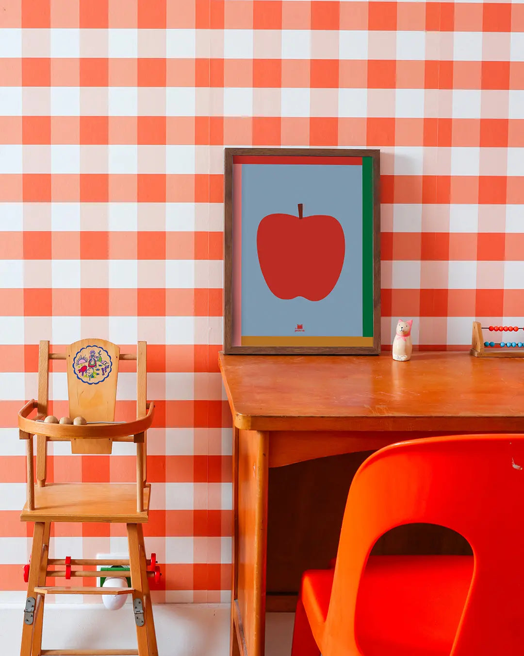 Affiche La Pomme, rouge et juteuse, idéale pour les intérieurs design et colorés signé Ma petite vie