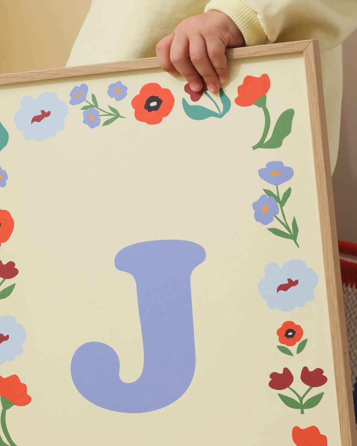 Affiche lettre à personnaliser sur fond pastel et petites fleurs colorées