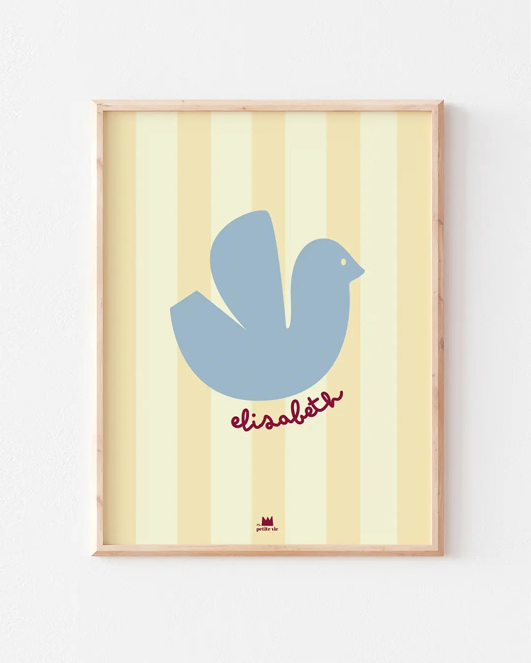 Affiche naissance à personnaliser sur fond jaune avec des rayures et une colombe bleue pour bébé. 