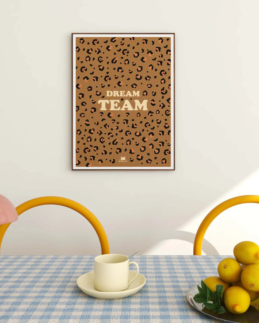 illustration sur fond léopard avec message dream team pour déco salon.