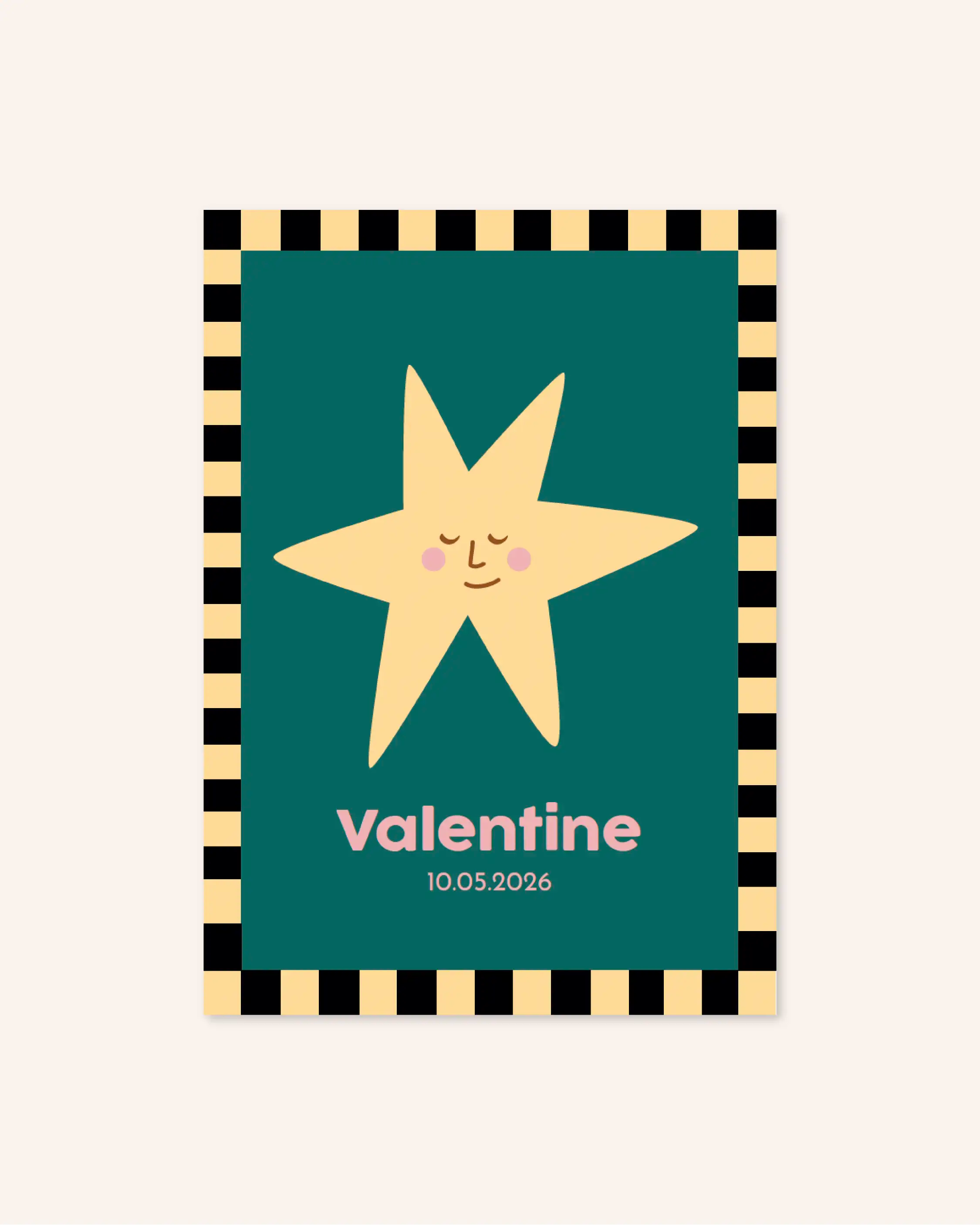 Faire-part de naissance vert et jaune pour petite fille avec une étoile souriante illustrée. 