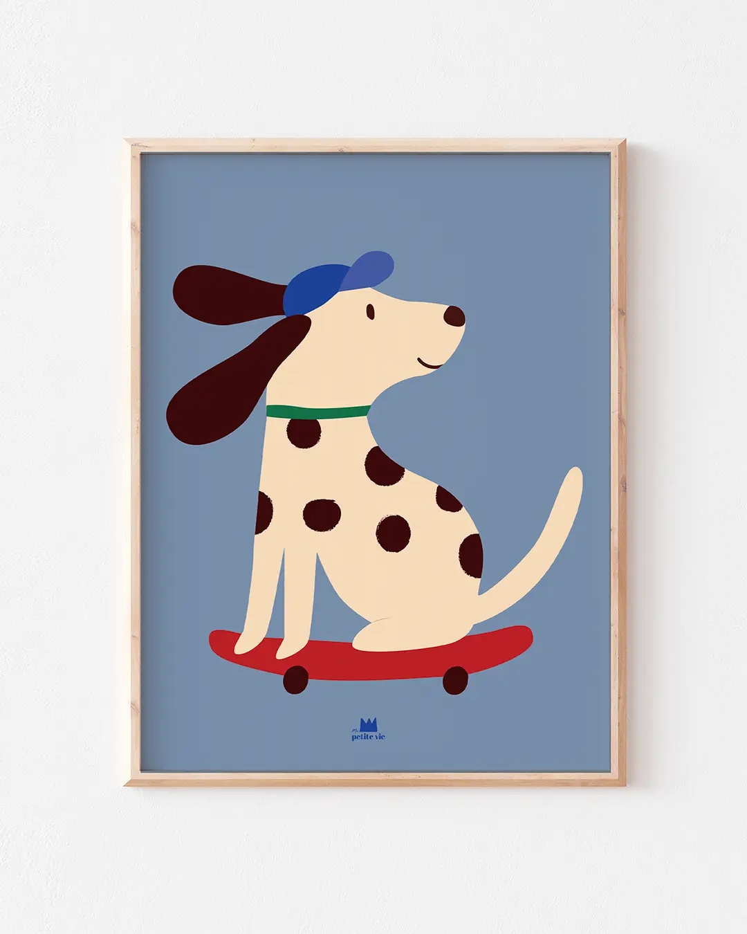 Affiche Dalmatien Skate – Illustration colorée et amusante d’un chien avec sa csquette sur son skate 
