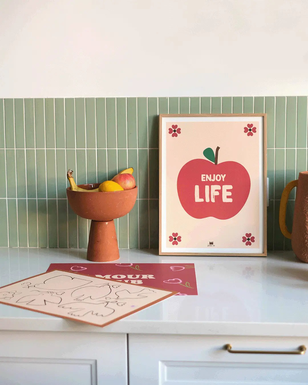 Affiche pomme – Message good vibes sur fond crème – Décoration cuisine